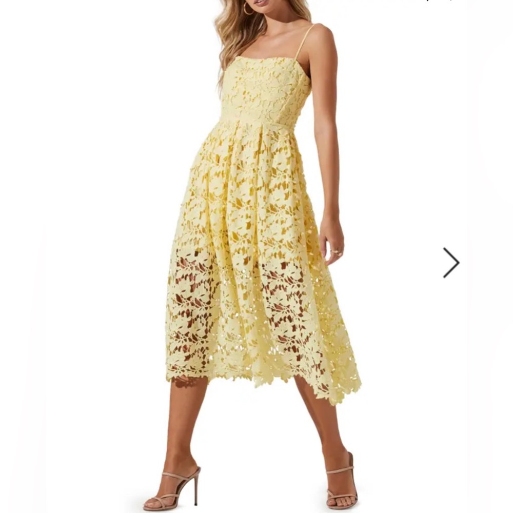 Astr the label yellow midi lace dress